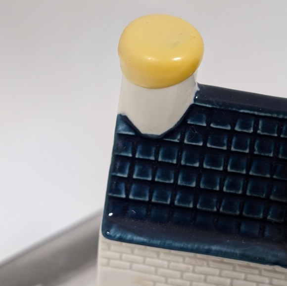 Rare VTG KLM Airlines Blue Delft Porcelain House #15 by BOLS Distillery; Sealed - Picture 6 of 8